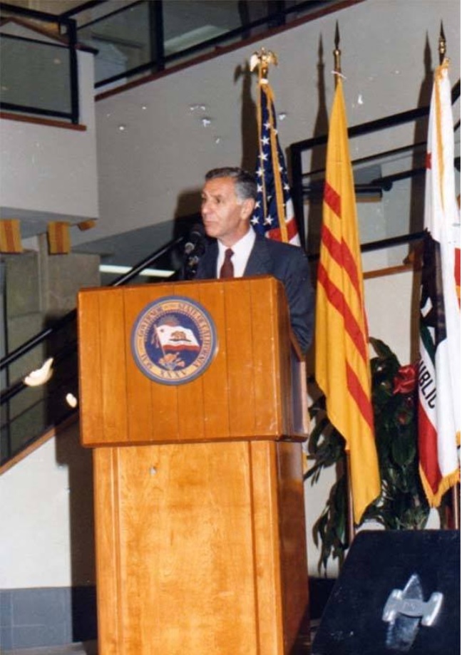 Former Thống Đốc California George Deukmejian