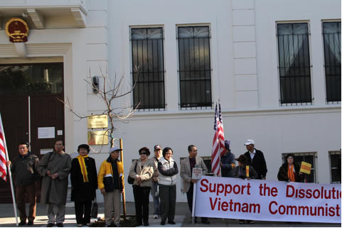 support the dissolutions of the Vietnam communist regime