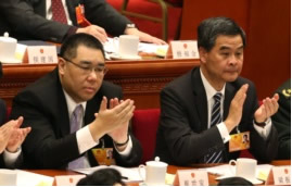 Trưởng quan đặc khu hành chính Hong Kong Lương Chấn Anh (phải) và Trưởng đặc khu hành chính của Macau ông Fernando Chui