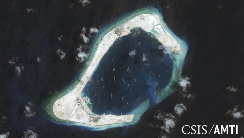 Đá Xu Bi (Subi Reef) chụp từ vệ tinh tháng 9/2015 - REUTERS /CSIS Asia Maritime Transparency Initiative 
